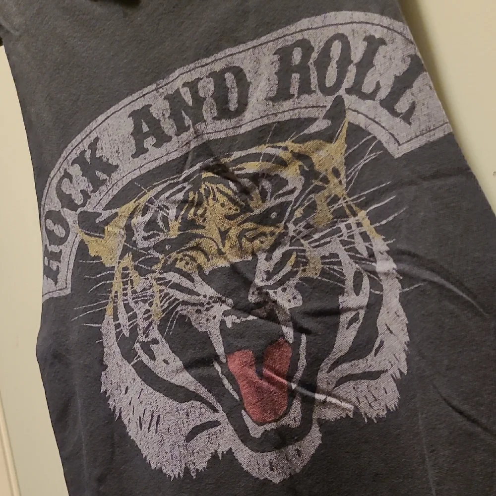 Chaser Black Rock and Roll Tiger Tank Top - Picture 5 of 7